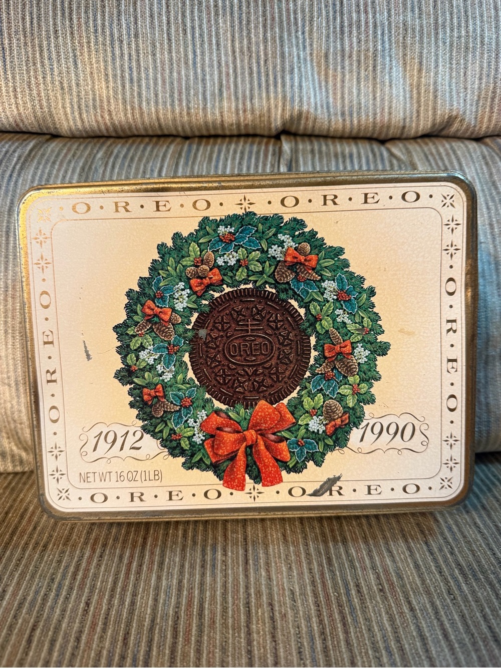 1999 Oreo Decorative Wreath Tin
